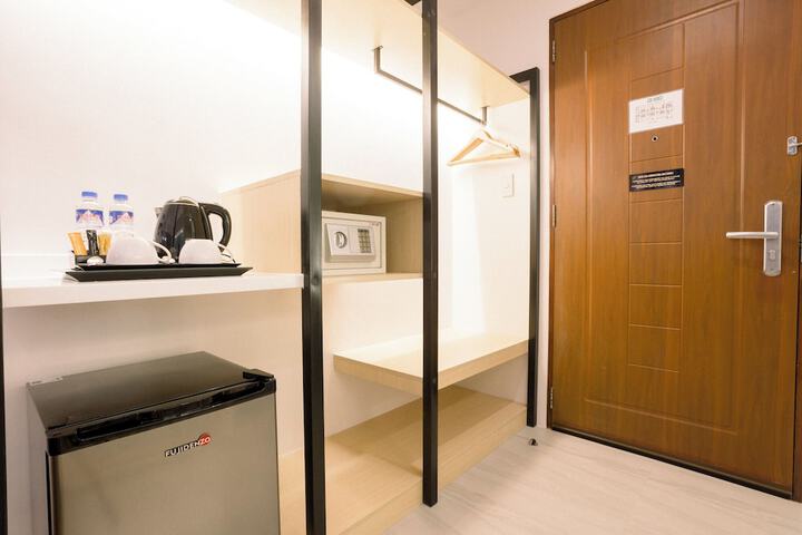 Room 27 of 47