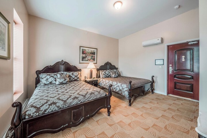 Room 32 of 46