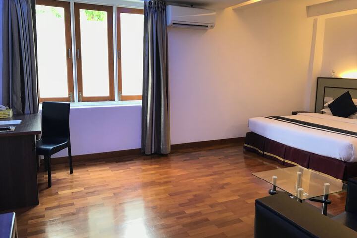 Room 47 of 78