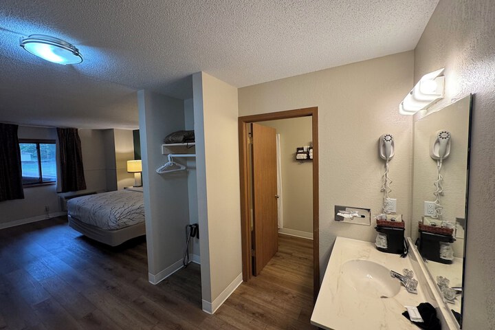 Room 36 of 115