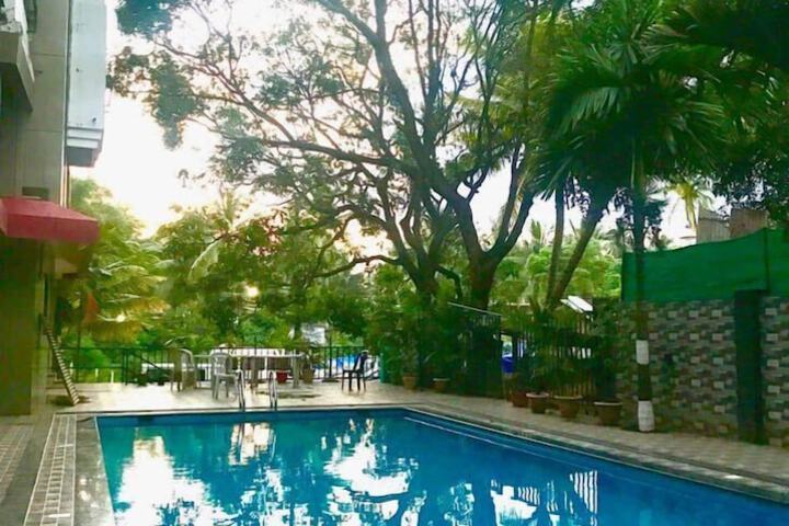 Pools & Facilities