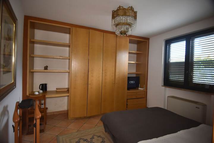 Room 5 of 18