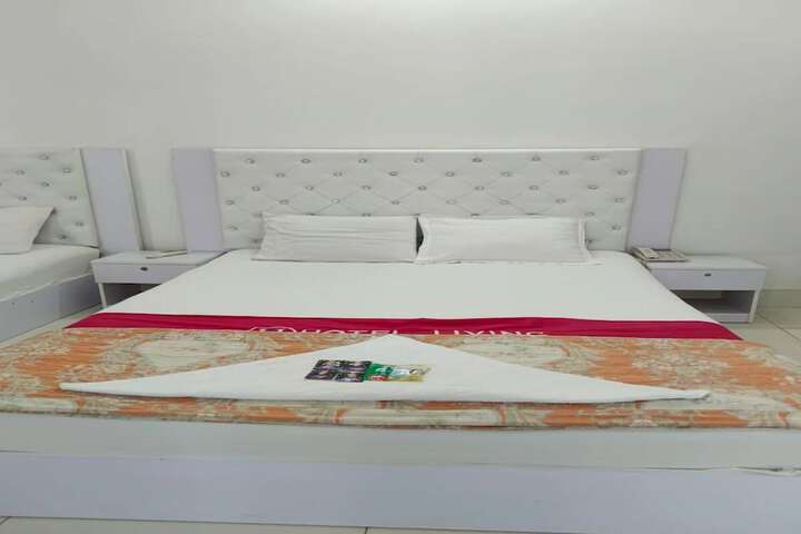 Room 3 of 6