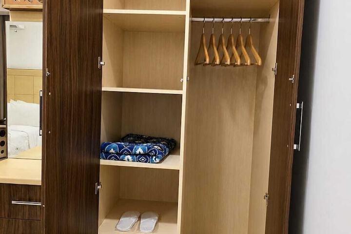 Room 9 of 36