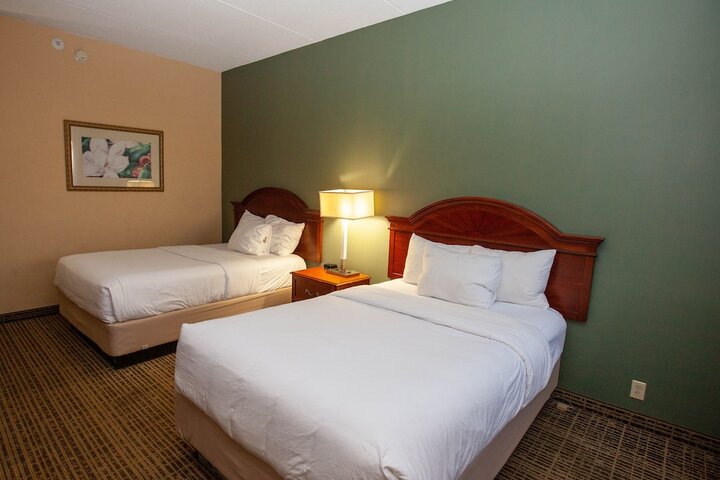 2 Double Beds (3 of 6)