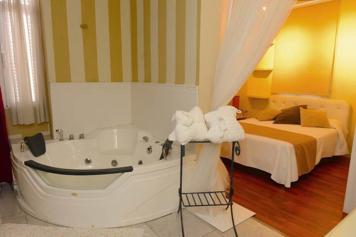 Jetted tub