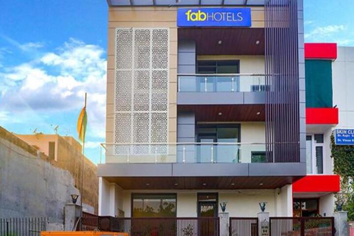 FabHotel The Premium Suits