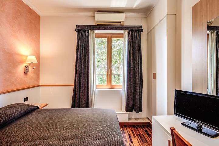 Room 34 of 119