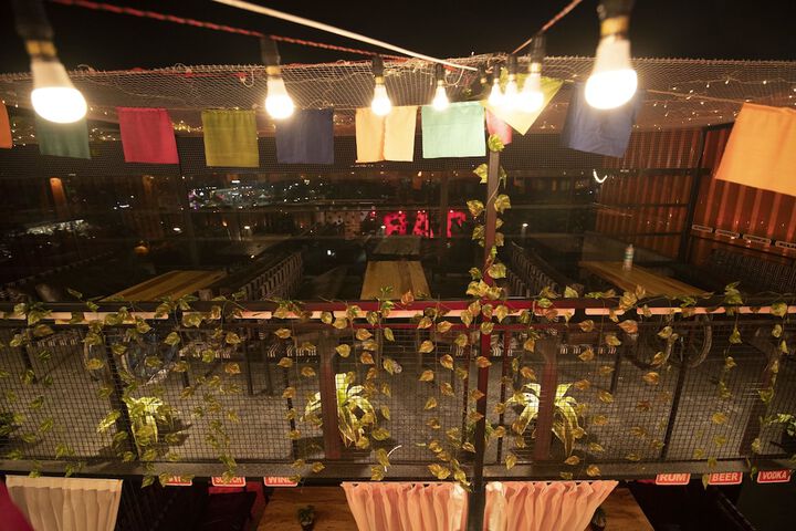 Dining 37 of 68