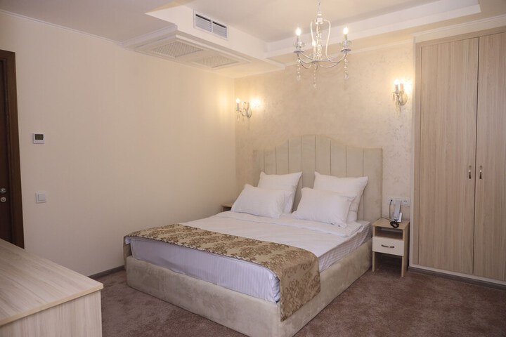 Room 3 of 32