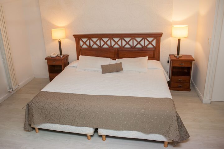 Room 7 of 33