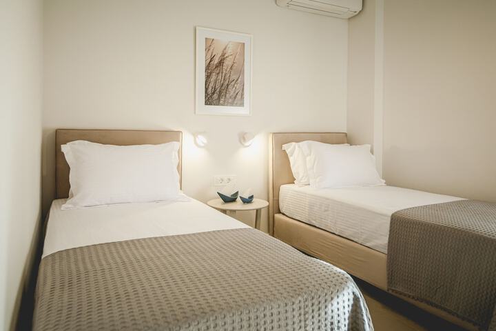 Room 42 of 108