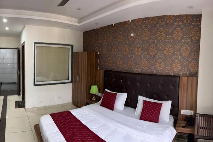 The Cedar Vatika Hotel & Restaurant