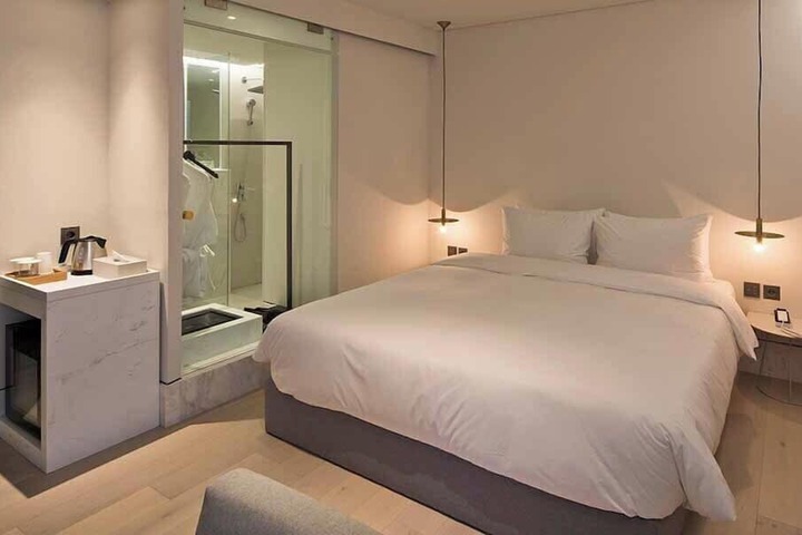 Room 10 of 11