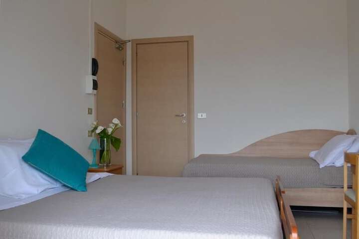 Room 37 of 121