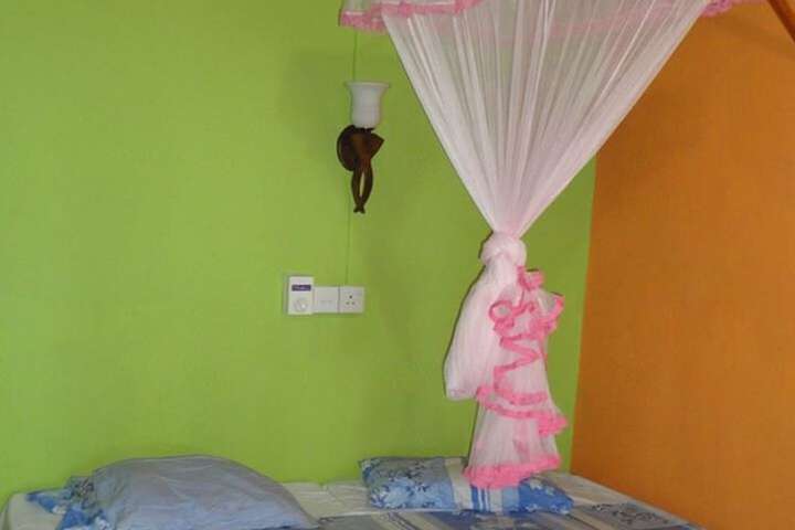 Room 9 of 30