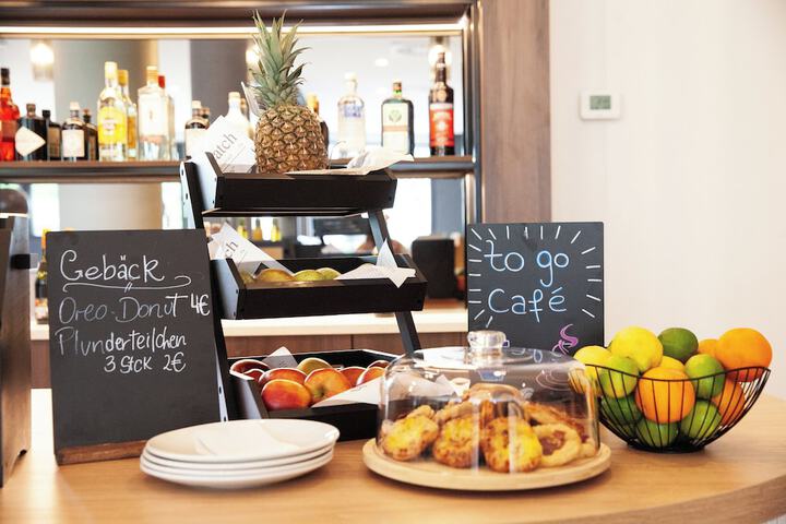Breakfast/Coffee Service 130 of 182