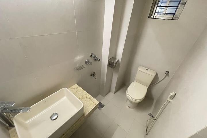 Room 4 of 6