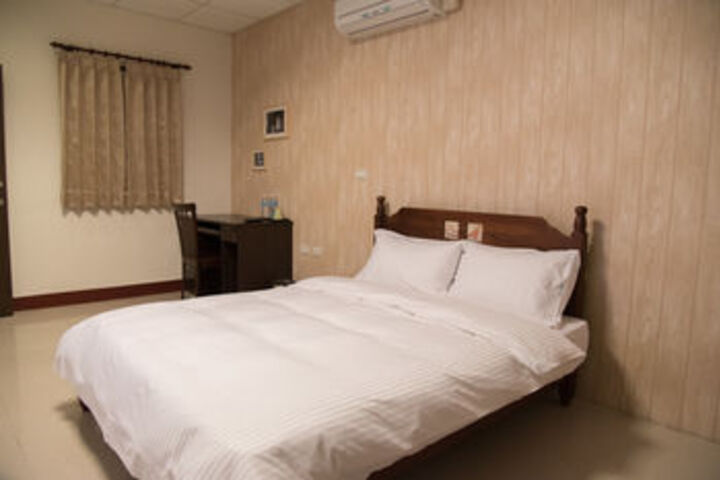 Room 11 of 24