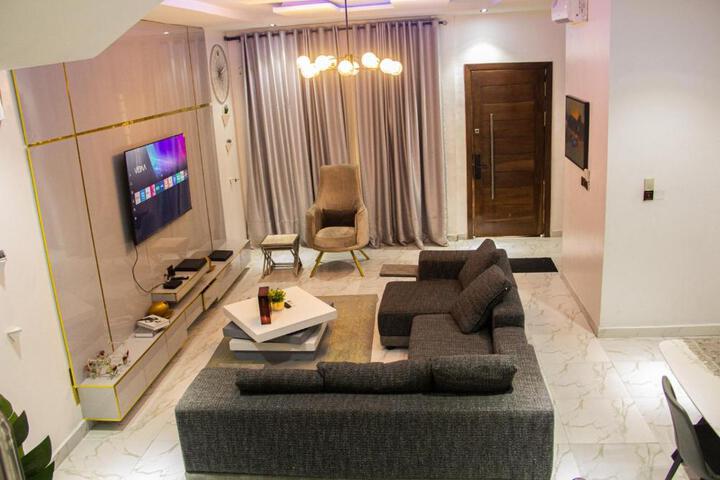 Spacious 4 Bedroom With Fast WIFI 24hours Light and Secured Close to Lekki Conservation