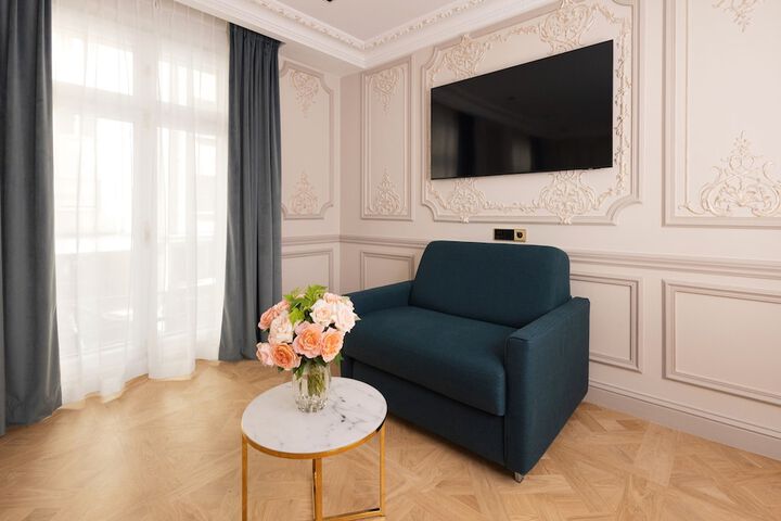Room 3 of 32