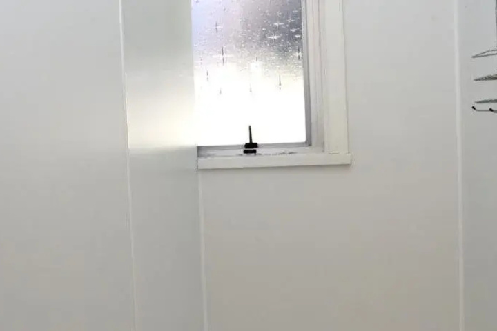 Room 10 of 13