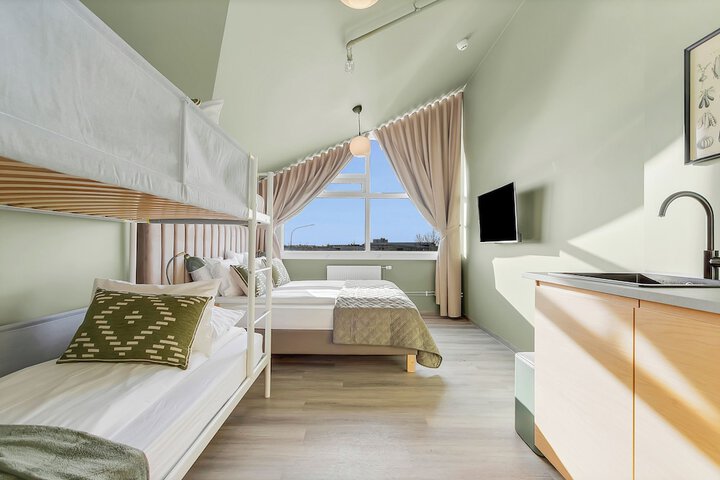 Room 2 of 87