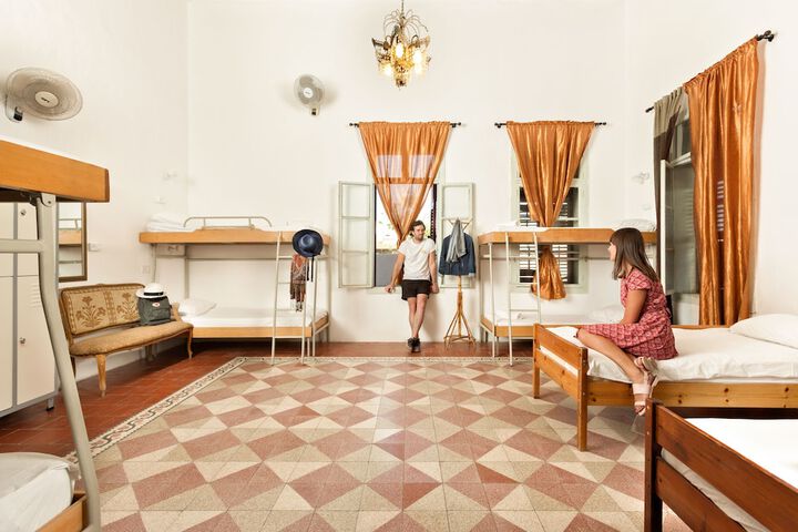 Room 13 of 87