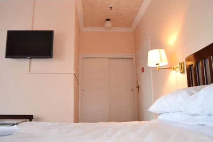 Room 5 of 14