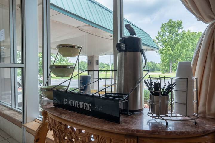 Breakfast/Coffee Service 28 of 40