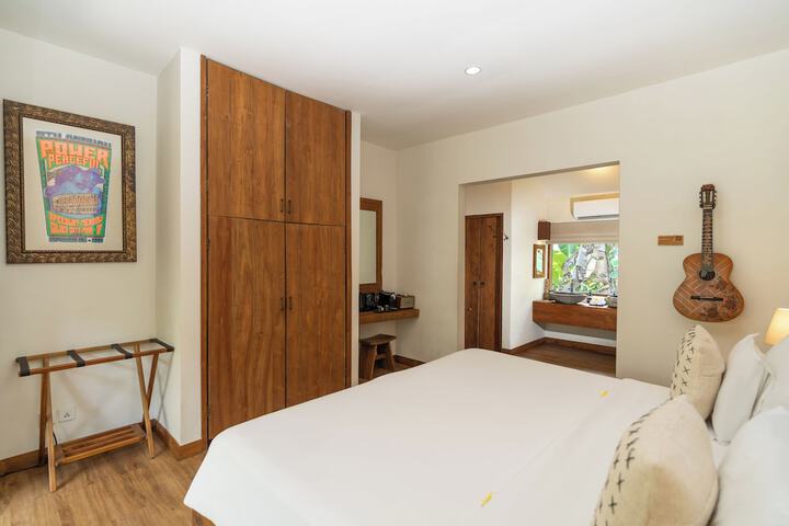 Room 43 of 142