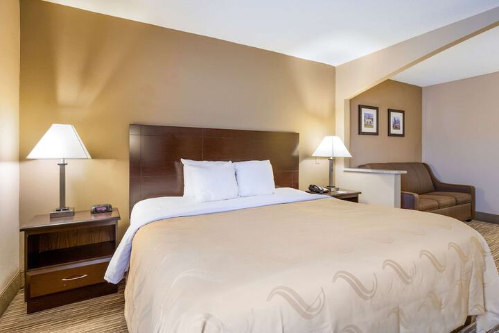 1 King Bed (19 of 20)