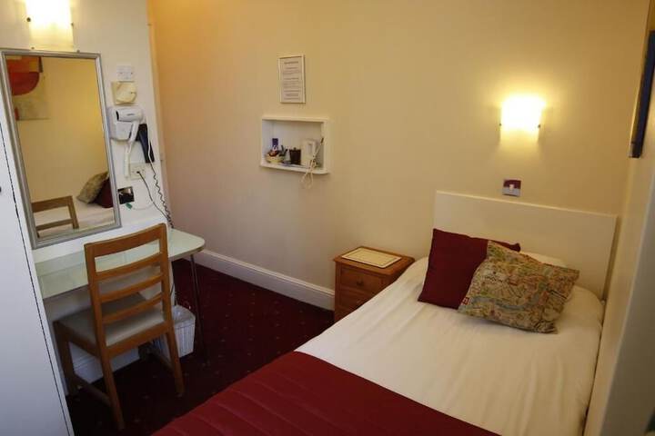 Room 2 of 8