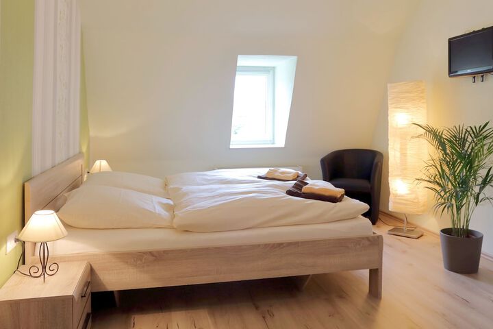 Room 4 of 40