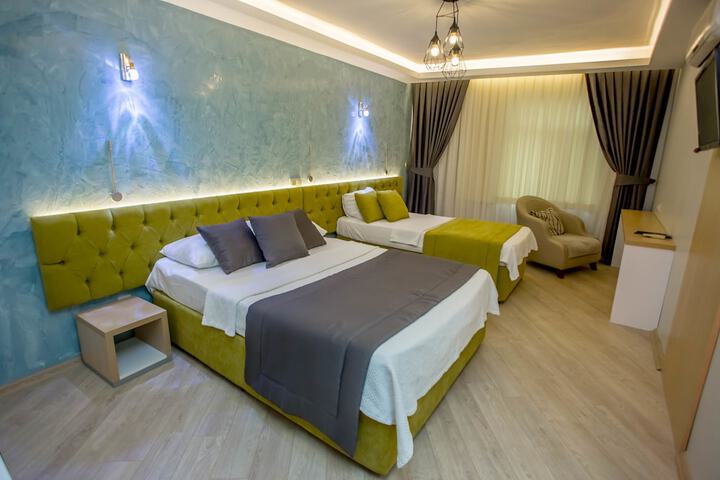 Room 12 of 84