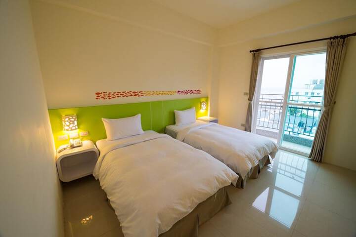Room 25 of 48
