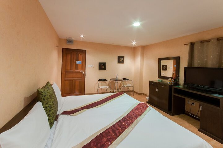 Room 9 of 35
