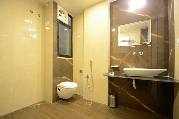 Room 32 of 39