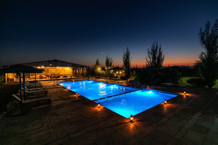 Pool 52 of 107