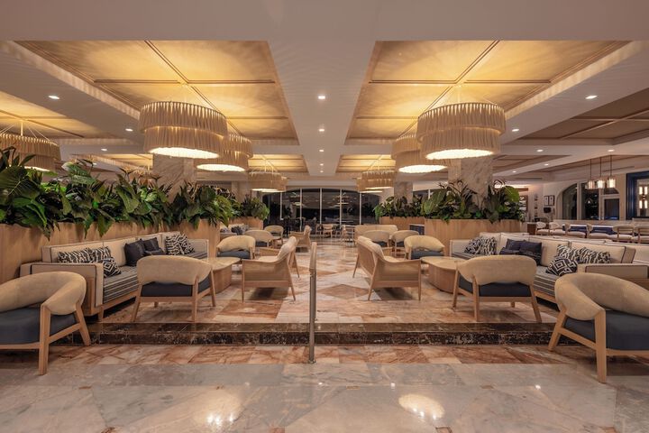 Entrance & Lobby