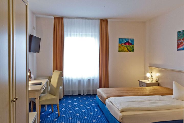 Room 16 of 50