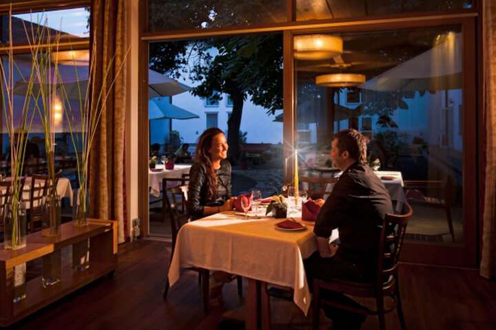 Dining 28 of 60