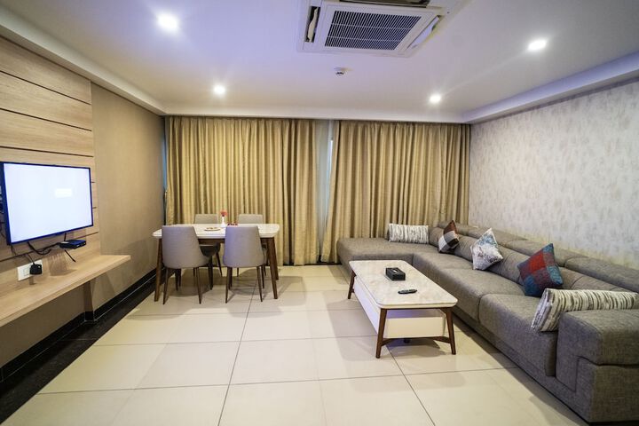 Room 27 of 49