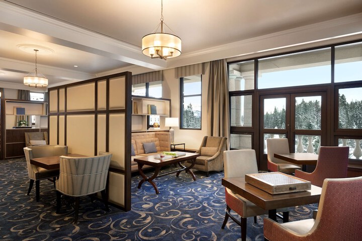 Entrance & Lobby