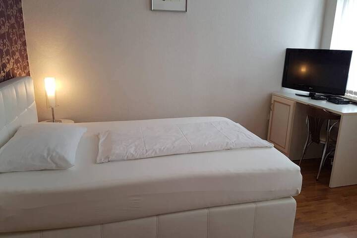 Room 9 of 25