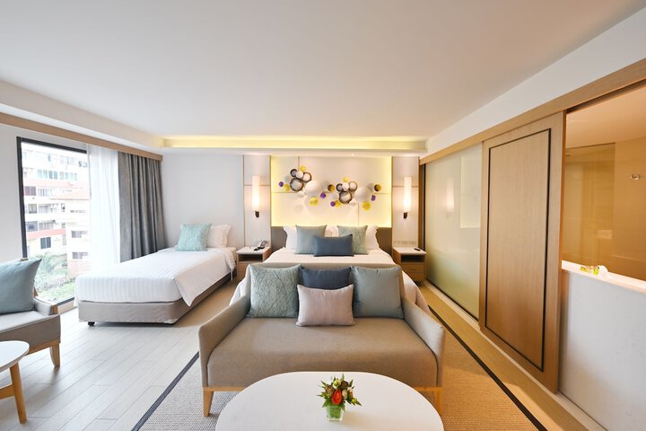 Room 80 of 165