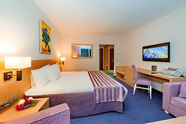 Room 3 of 44