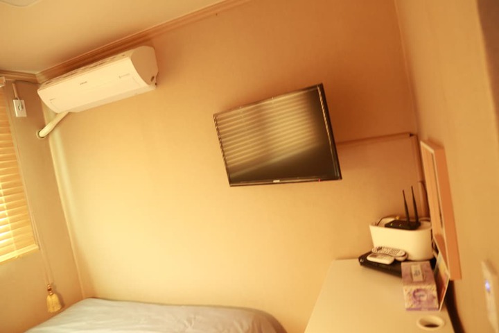 Room 8 of 52