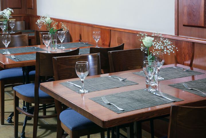 Dining 37 of 48