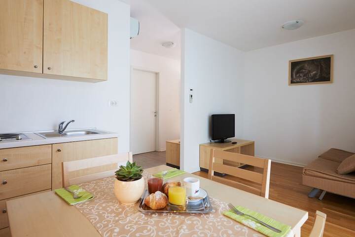 Room 12 of 32